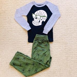 NWOT Carter’s Pjs size 6